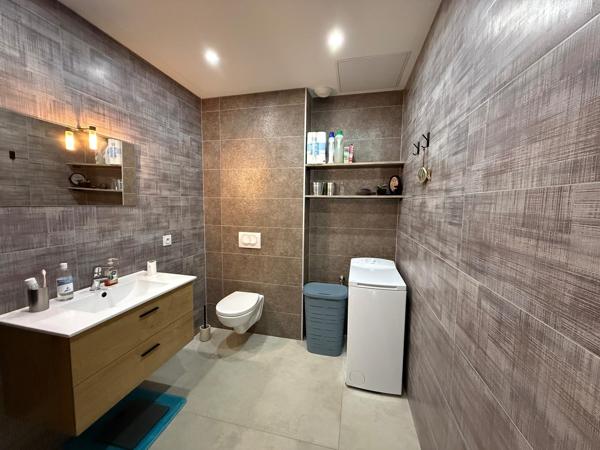 Cadre paisible, grande terrasse en L, appartement moderne