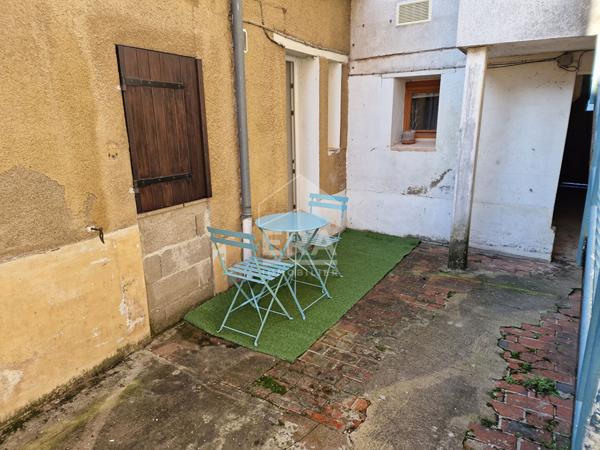 APPARTEMENT T2 MEUBLE A LOUER - BLOIS - QUARTIER VIENNE, PROCHE TOUTES COMMODITÉS, COURETTE EXTERIEURE