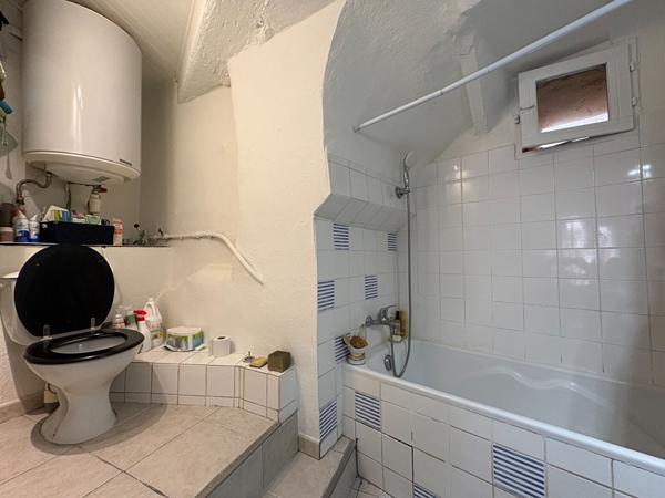 Charmant appartement T2 bis 48m2 avec terrasse au coeur du village d'Eguilles