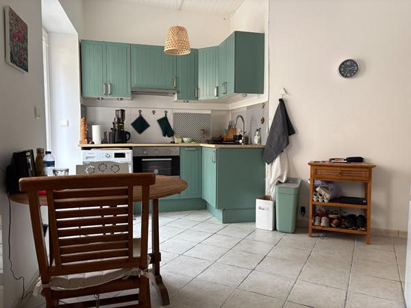 Charmant appartement T2 bis 48m2 avec terrasse au coeur du village d'Eguilles