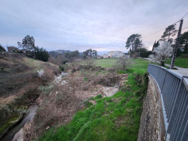 Grands terrains constructibles - tènement possible - belle vue - jardin bord de rivière - viabilisé Ucel (07200)