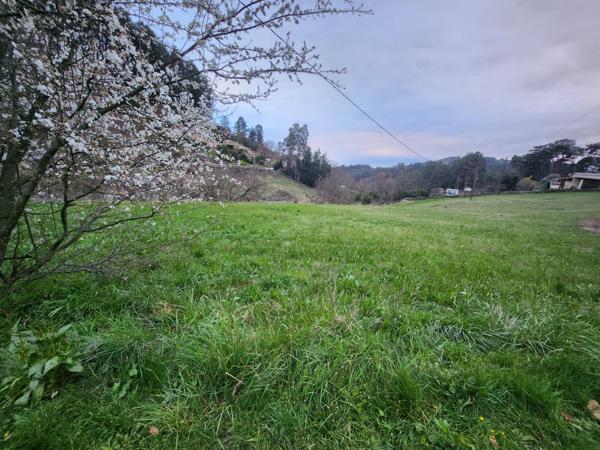 Grands terrains constructibles - tènement possible - belle vue - jardin bord de rivière - viabilisé Ucel (07200)