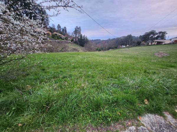 Grands terrains constructibles - tènement possible - belle vue - jardin bord de rivière - viabilisé Ucel (07200)