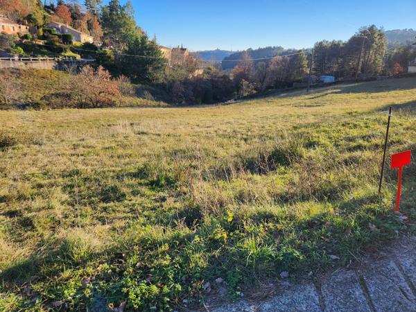 Grands terrains constructibles - tènement possible - belle vue - jardin bord de rivière - viabilisé Ucel (07200)