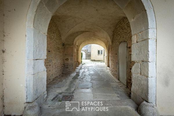 Castel du XVIIe à rénover proche Lons-le-Saunier