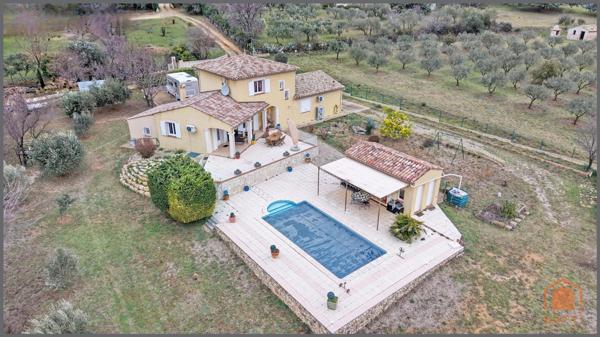 Villa 140m² sur 2552m² de terrain clos avec piscine
