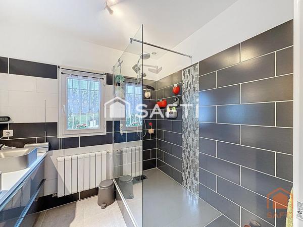 Villa 140m² sur 2552m² de terrain clos avec piscine