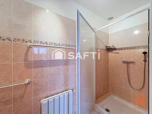 Villa 140m² sur 2552m² de terrain clos avec piscine