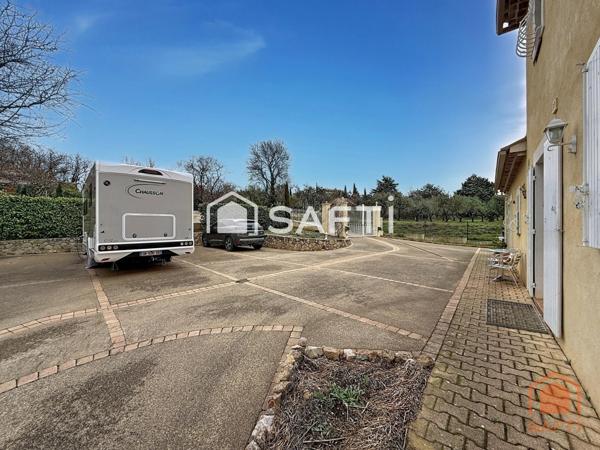 Villa 140m² sur 2552m² de terrain clos avec piscine