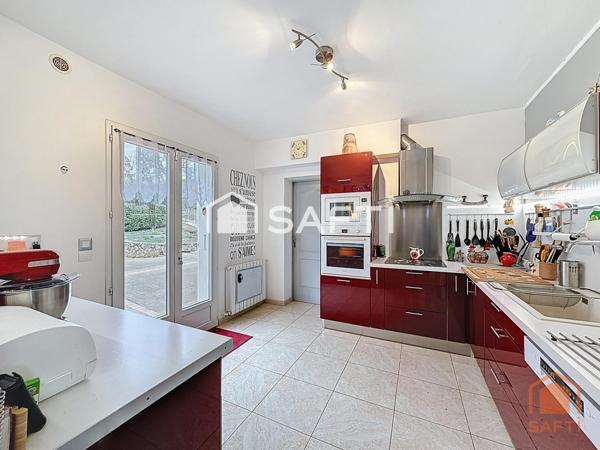 Villa 140m² sur 2552m² de terrain clos avec piscine