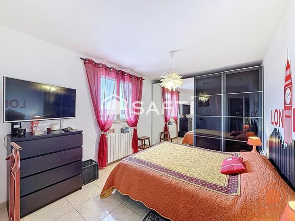 Villa 140m² sur 2552m² de terrain clos avec piscine