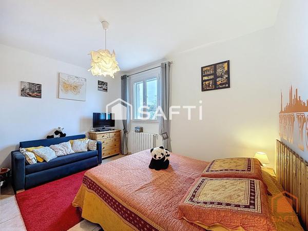 Villa 140m² sur 2552m² de terrain clos avec piscine