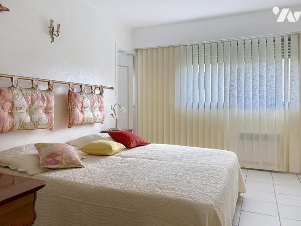 MAISON INDIVIDUELLE 4 /5 PIECES PLUS DEUX PIECES INDEPENDANT .GARAGE.