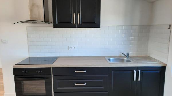 BEL APPARTEMENT F3 DE 56 M² EN PLEIN CENTRE VILLE DE CHÂTELLERAULT Réf A.68