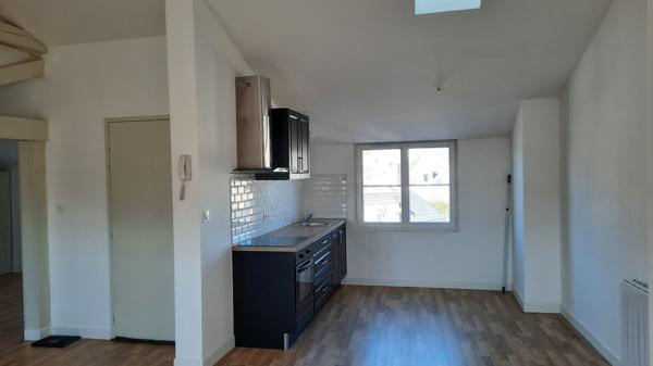 BEL APPARTEMENT F3 DE 56 M² EN PLEIN CENTRE VILLE DE CHÂTELLERAULT Réf A.68