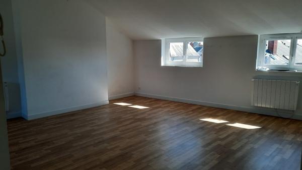 BEL APPARTEMENT F3 DE 56 M² EN PLEIN CENTRE VILLE DE CHÂTELLERAULT Réf A.68
