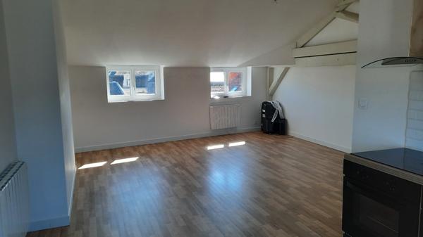 BEL APPARTEMENT F3 DE 56 M² EN PLEIN CENTRE VILLE DE CHÂTELLERAULT Réf A.68