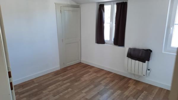 BEL APPARTEMENT F3 DE 56 M² EN PLEIN CENTRE VILLE DE CHÂTELLERAULT Réf A.68