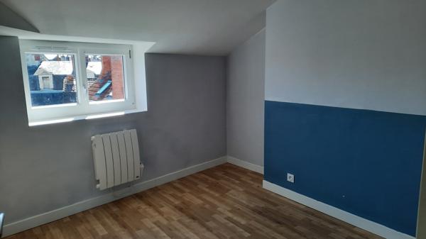 BEL APPARTEMENT F3 DE 56 M² EN PLEIN CENTRE VILLE DE CHÂTELLERAULT Réf A.68