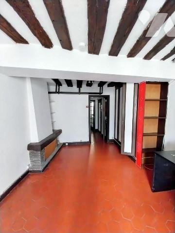 Studio Paris 1er vue dégagée