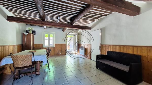 Cheval-Blanc (84460) Bâtisse de caractère du XVIIIe siècle – 450 m² – Cœur de Provence