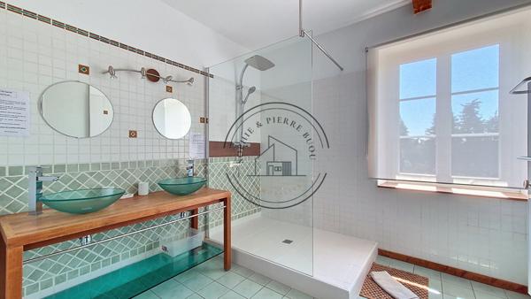 Cheval-Blanc (84460) Bâtisse de caractère du XVIIIe siècle – 450 m² – Cœur de Provence