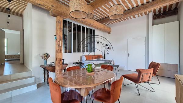 Cheval-Blanc (84460) Bâtisse de caractère du XVIIIe siècle – 450 m² – Cœur de Provence