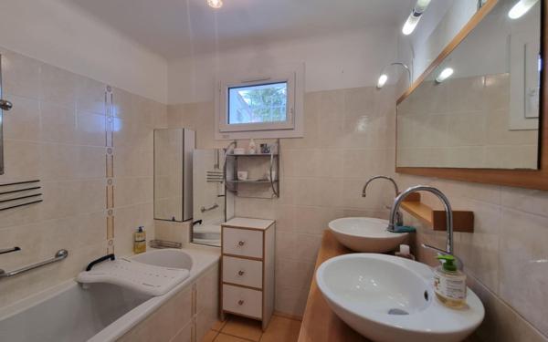 Maison à vendre    5 pièces •  Montfavet - Avignon