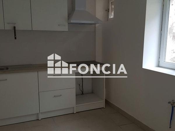 Location Maison 4 pièces 76.8 m² - 7 PLACE DE L'EGLISE Sevigny Waleppe 08220