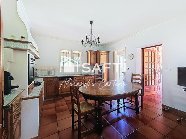 Belle traditionnelle 5 chambres, bureau, garage, piscine