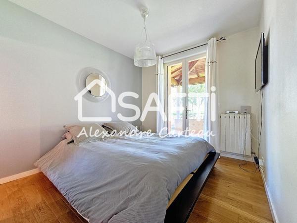 Belle traditionnelle 5 chambres, bureau, garage, piscine