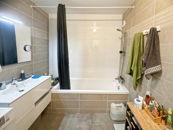 Appartement à vendre 3 pièces POISY (74)