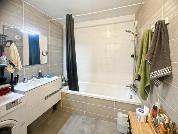 Appartement à vendre 3 pièces POISY (74)