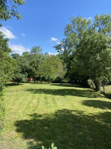 Terrain  1680 m2 40 % Emrise