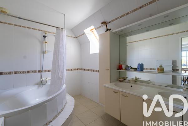 Maison à vendre 5 pièces 190 m² La Chapelle-Hugon