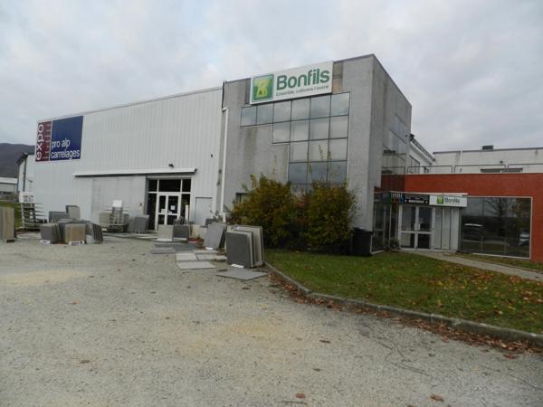 Dpt Isère (38), à vendre VOIRON Locaux d'activités 1330 m²