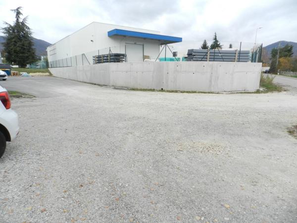 Dpt Isère (38), à vendre VOIRON Locaux d'activités 1330 m²