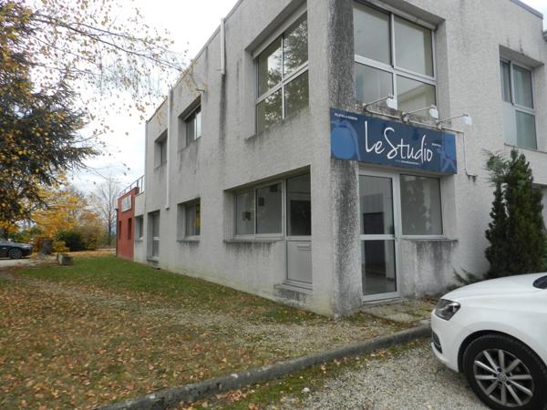 Dpt Isère (38), à vendre VOIRON Locaux d'activités 1330 m²