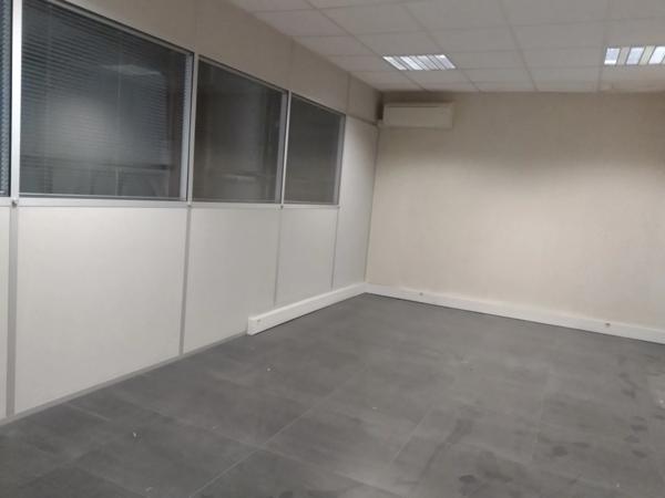 Dpt Isère (38), à vendre VOIRON Locaux d'activités 1330 m²