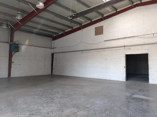 Dpt Isère (38), à vendre VOIRON Locaux d'activités 1330 m²