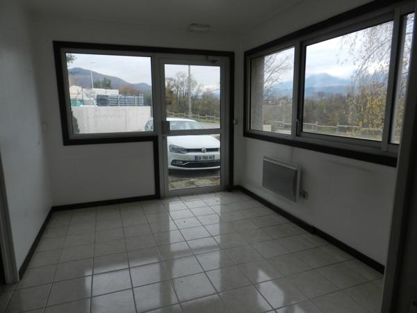 Dpt Isère (38), à vendre VOIRON Locaux d'activités 1330 m²