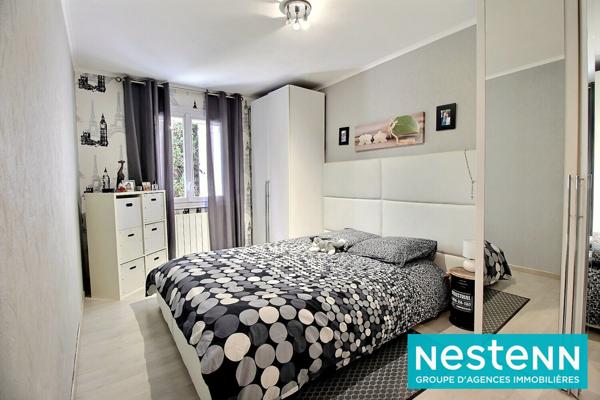 Maison de plain-pied, 5 pièces de 96 m2 sur un terrain d'environ 664 m² située à Jonage Le Haut