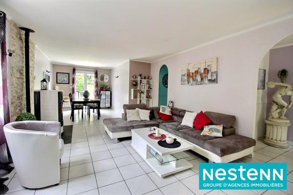 Maison de plain-pied, 5 pièces de 96 m2 sur un terrain d'environ 664 m² située à Jonage Le Haut