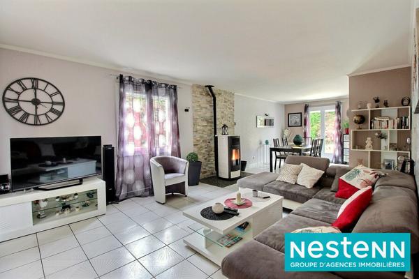 Maison de plain-pied, 5 pièces de 96 m2 sur un terrain d'environ 664 m² située à Jonage Le Haut