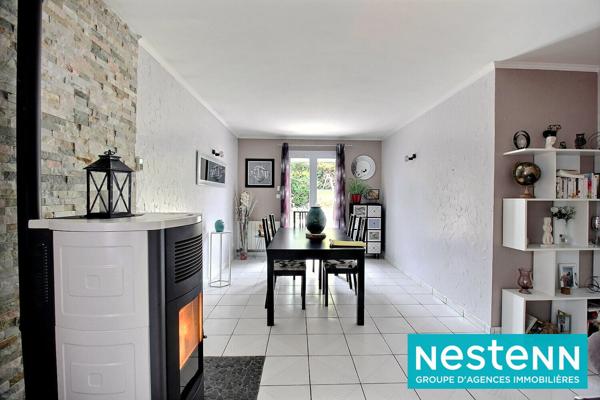 Maison de plain-pied, 5 pièces de 96 m2 sur un terrain d'environ 664 m² située à Jonage Le Haut