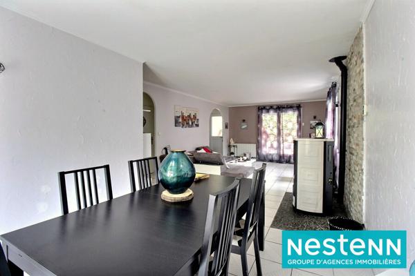 Maison de plain-pied, 5 pièces de 96 m2 sur un terrain d'environ 664 m² située à Jonage Le Haut