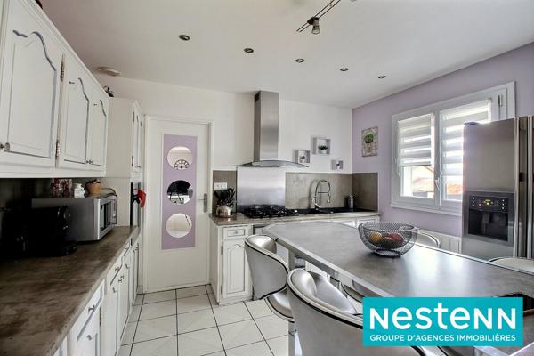 Maison de plain-pied, 5 pièces de 96 m2 sur un terrain d'environ 664 m² située à Jonage Le Haut