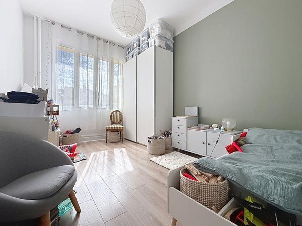 CENTRE VILLE V.HUGO T5 de 93 m² lumineux, proche gare, cave - garage en option