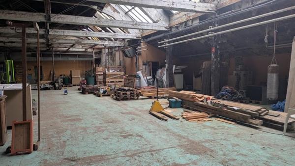 Local commercial à vendre |                                       Gresin |                                        |     770 m²