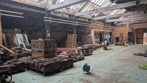 Local commercial à vendre |                                       Gresin |                                        |     770 m²